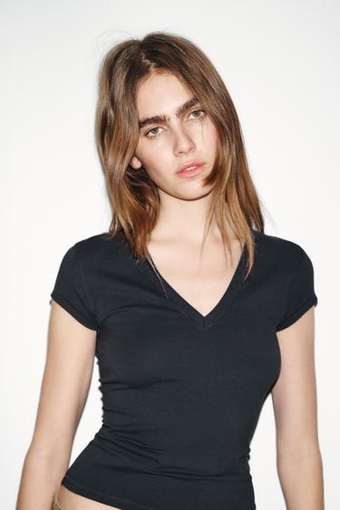 Zara {名称} - {颜色}