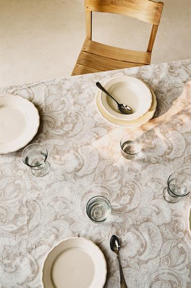 RESIN-COATED PAISLEY PRINT TABLECLOTH - Beige by Zara