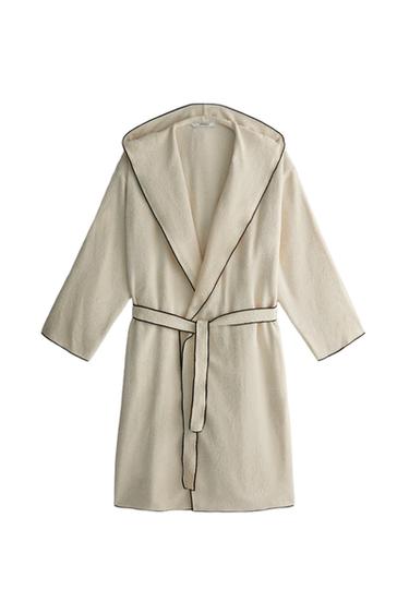 COTTON BATHROBE WITH OVERLOCK (320 GXM²) - Sand / Black by Zara