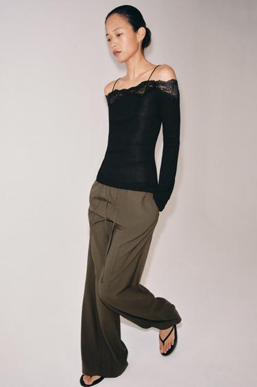 T-SHIRT WITH BARE SHOULDERS - Black by Zara