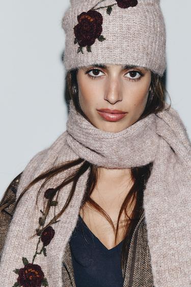 KNIT SCARF WITH FLORAL EMBROIDERY - Sand by Zara