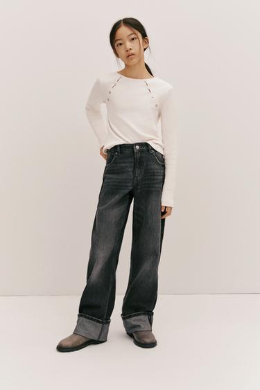 RIBBED T-SHIRT WITH BUTTONS AND CUT-OUT - Ecru by Zara