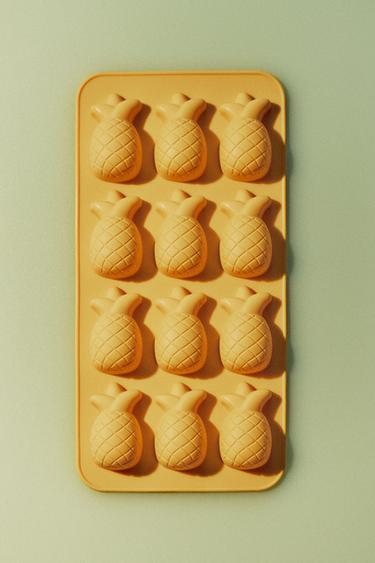 SILICONE PINEAPPLE ICE BUCKET TRAY 12 ICE CUBES - Mid-yellow by Zara