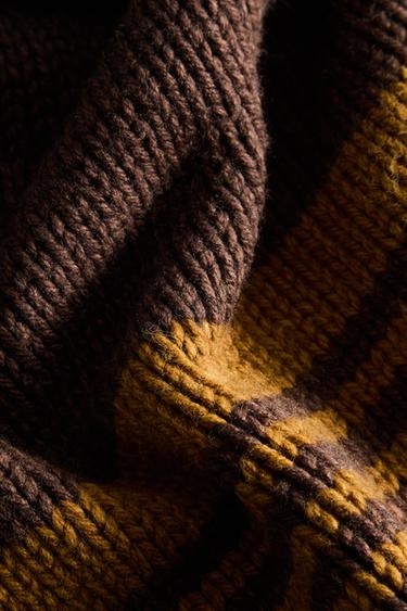 FRINGED KNIT THROW - Brown by Zara