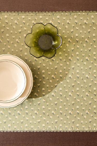 COTTON DAISY TABLE RUNNER - Green by Zara