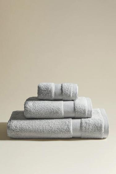 COTTON BATH TOWEL - Light grey by Zara