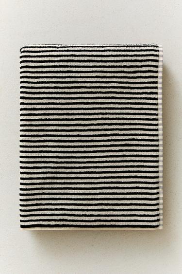 DYED THREAD COTTON BATH TOWEL - Ecru / Black by Zara