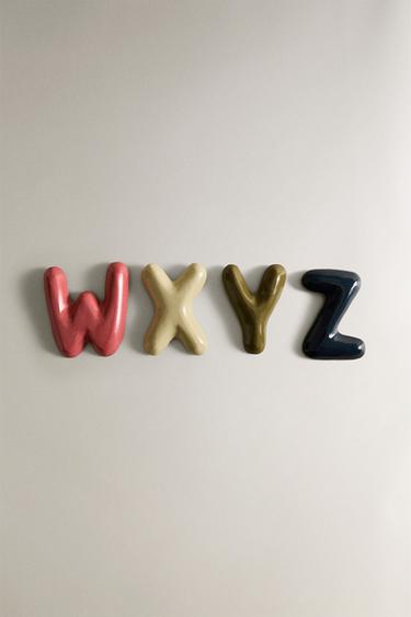 Zara {名称} - {颜色}