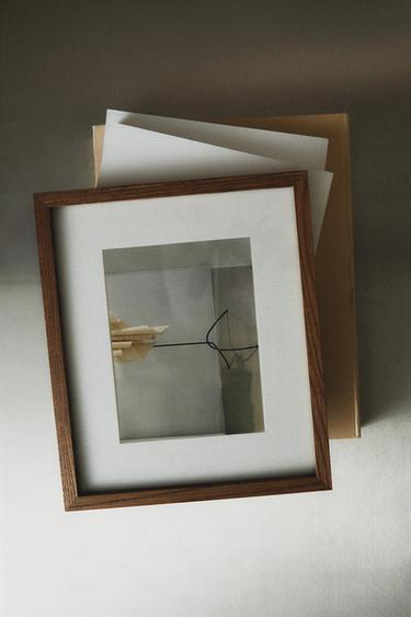 WOODEN AND LINEN PHOTO FRAME - Brown by Zara