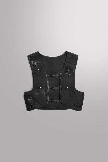 TECHNICAL SPORTS GILET - Black by Zara
