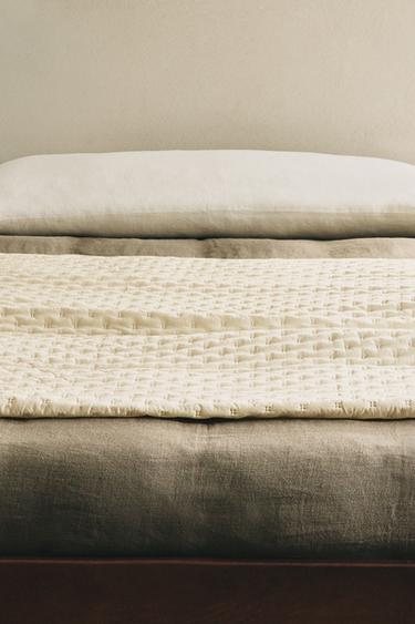QUILTED QUILT WITH DOTS - Ecru by Zara