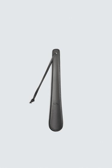 LEATHER SHOEHORN - Black by Zara