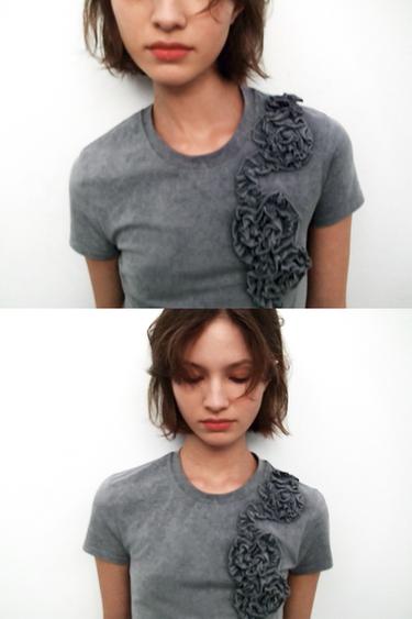 WASHED T-SHIRT WITH 3D FLOWER - Grey by Zara