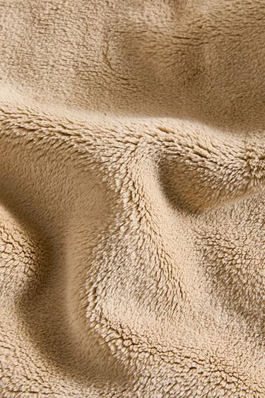 FLEECE BLANKET - Light beige by Zara