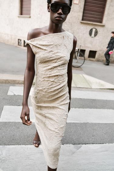 Zara {名称} - {颜色}