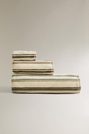 BATH TOWEL WITH IRREGULAR STRIPES - Multicoloured by Zara