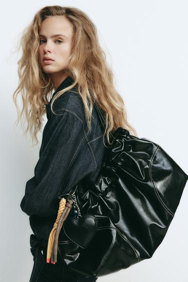 GATHERED TOTE BAG WITH CHARMS - Black by Zara - Image 0