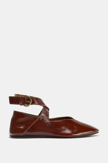 PATENT EFFECT LEATHER BALLET FLATS - Brown by Zara