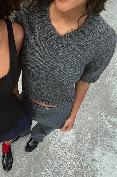 CROPPED KNIT V-NECK SWEATER - Grey by Zara