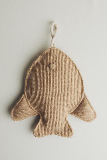 FISH PET SCRATCHER - Light beige by Zara