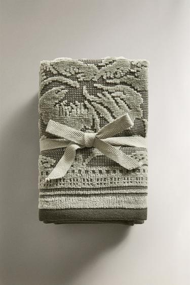 PACK OF VELOUR JACQUARD HAND TOWELS (PACK OF 3) - Mid-green by Zara