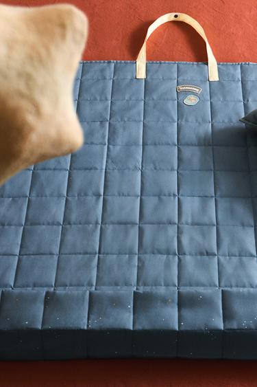 WATER-RESISTANT CONSTELLATION FLOOR THROW - Blue by Zara