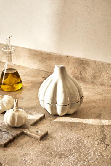 TERRACOTTA GARLIC STORAGE JAR - Cream by Zara