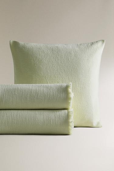 TEXTURED BEDSPREAD - Light green by Zara