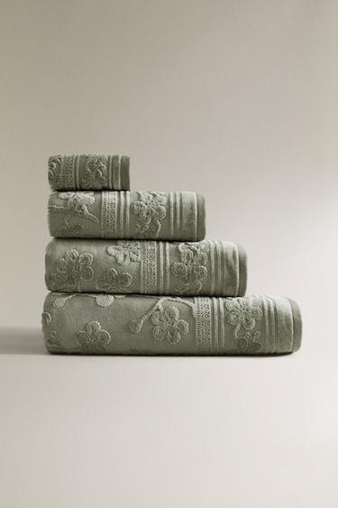 FLORAL JACQUARD BATH TOWEL - Green by Zara