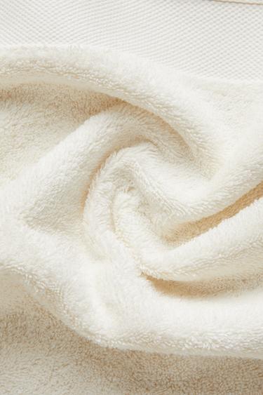 PREMIUM COTTON BATH TOWEL (600 GXM²) - Ivory by Zara