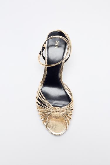 METALLIC KNOTTED HEEL SANDALS - Gold by Zara