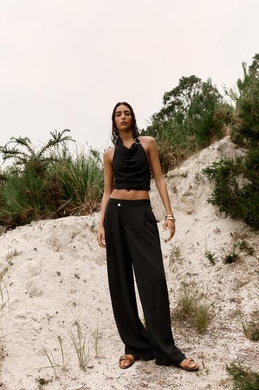 HALTER TOP WITH HARDWARE - Black by Zara