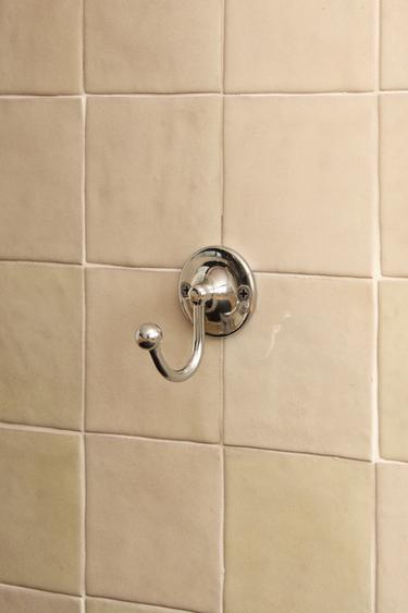 SHINY SILVER WALL HOOK - Silver by Zara