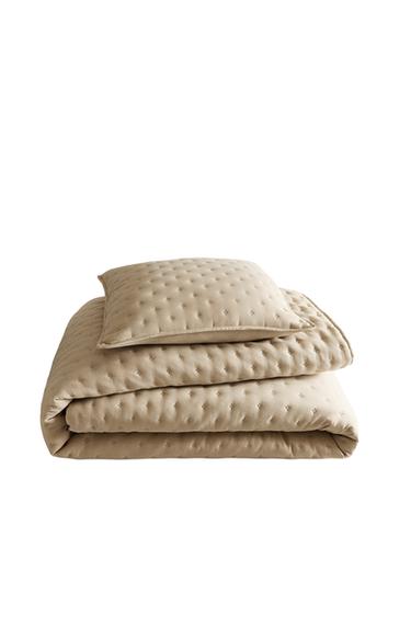QUILTED BEDSPREAD WITH DOTS - Beige by Zara