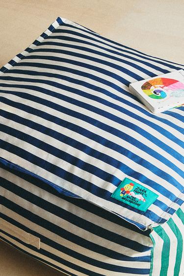 KIDS’ X THE ANIMALS OBSERVATORY STRIPED POUFFE - striped by Zara