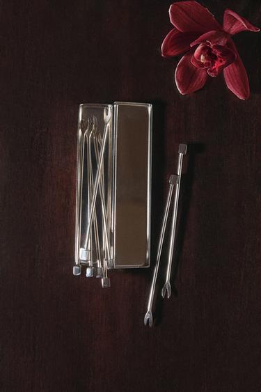 Zara {名称} - {颜色}