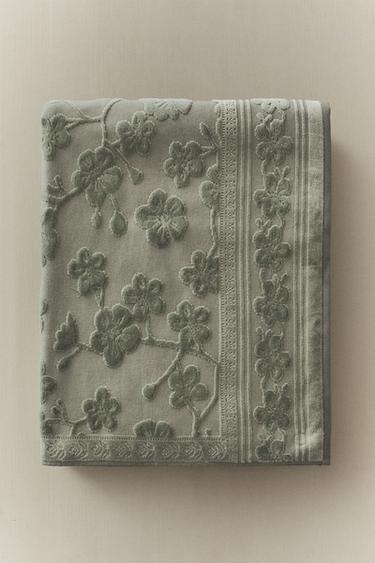 FLORAL JACQUARD BATH TOWEL - Green by Zara