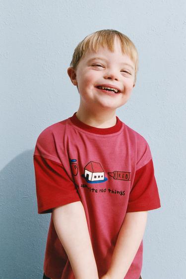 T-SHIRT WITH CONTRAST SLEEVES - Red by Zara