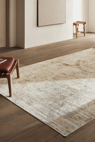 VINTAGE-EFFECT RUG - Brown by Zara