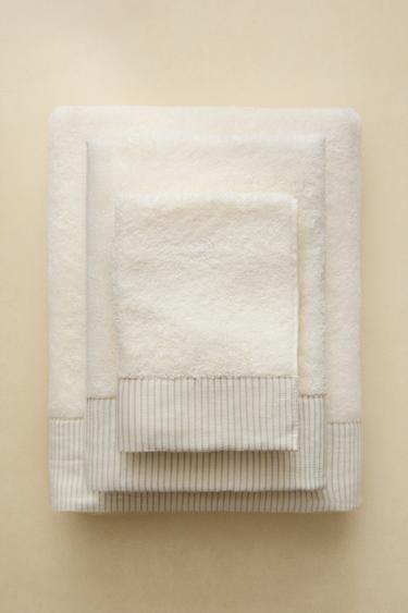 BATH TOWEL WITH STRIPED BORDER - Ivory by Zara
