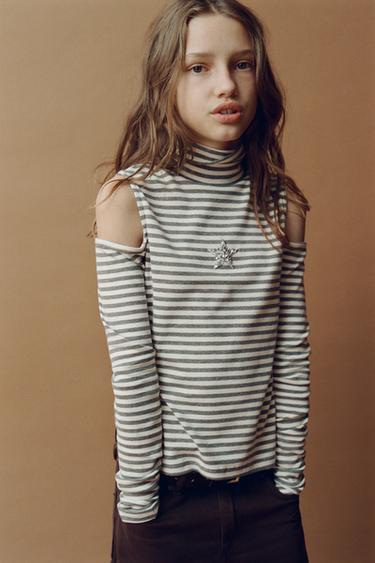 TURTLENECK CUT-OUT T-SHIRT - striped by Zara