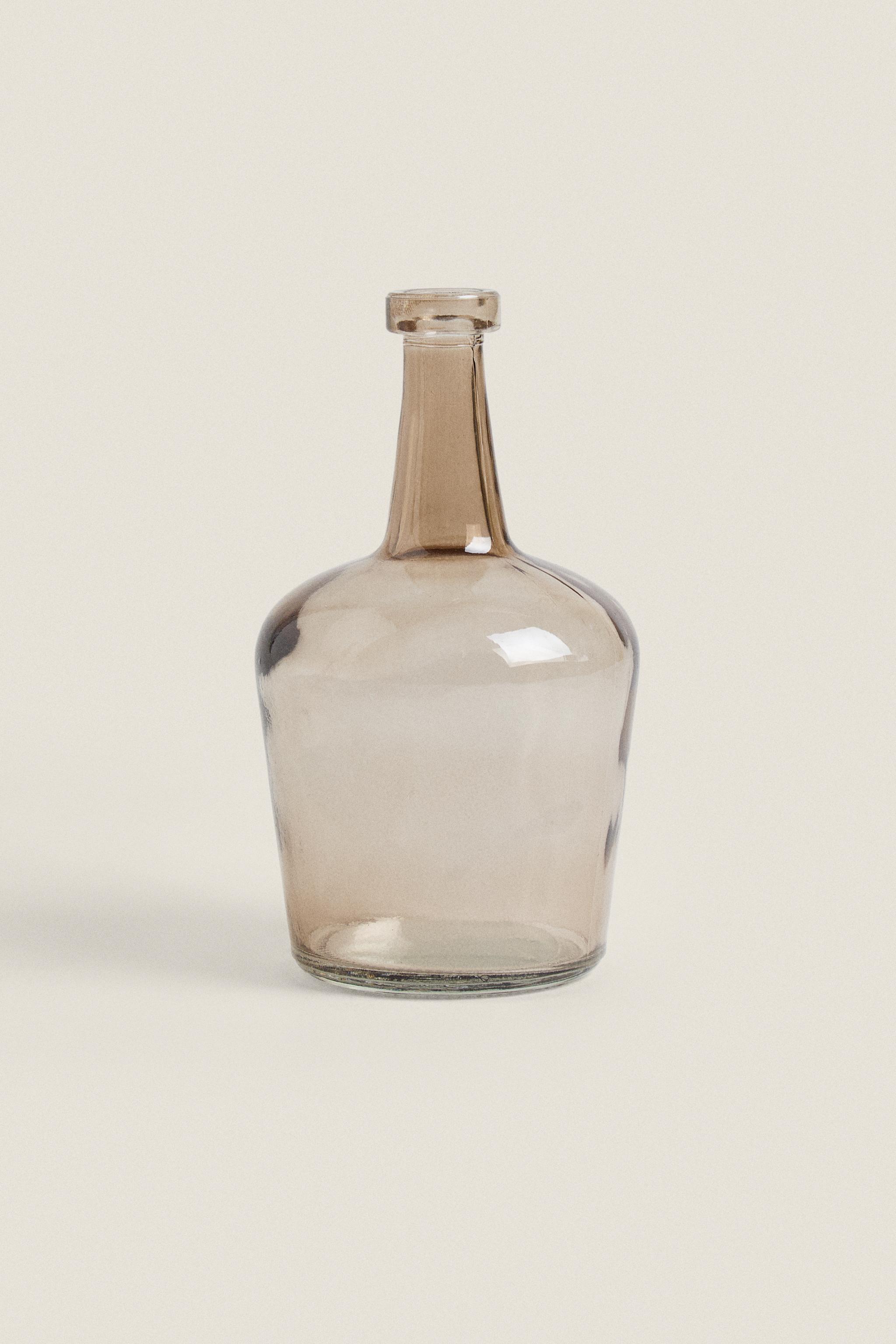 透明玻璃花瓶。 | ZARA