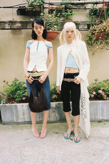 Z1975 MID-WAIST CAPRI JEANS WITH ZIPS - Black by Zara