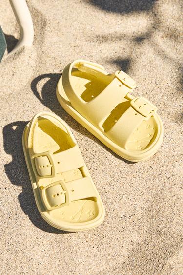 VOLUMINOUS BUCKLED SLIDERS - Yellow by Zara