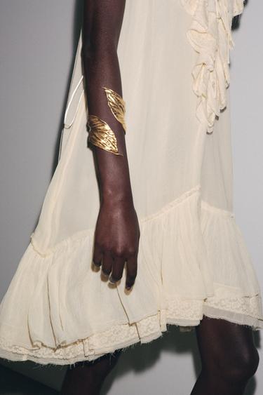 METAL LEAF BRACELET - Golden by Zara - Image 0