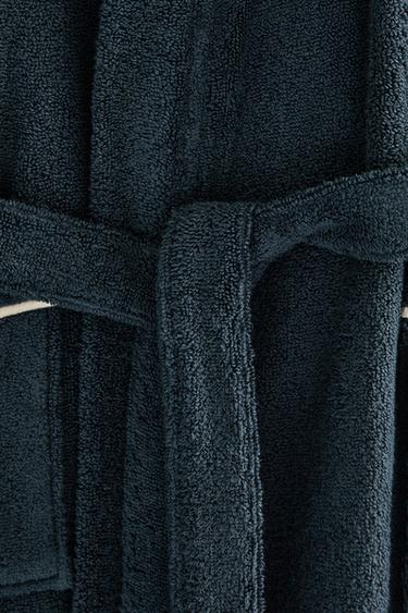 EXTRA SOFT BATHROBE WITH SCALLOPED EDGE (380 GXM²) - Ink blue by Zara
