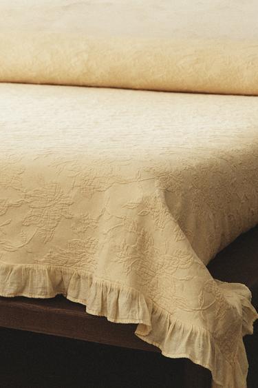 JACQUARD BEDSPREAD WITH RUFFLE TRIM - Butter by Zara