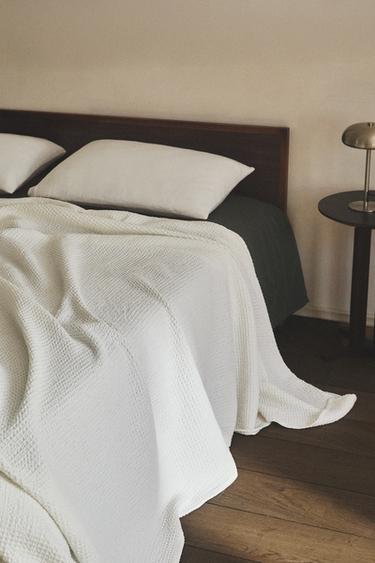 MINI WAFFLE KNIT BEDSPREAD - White by Zara