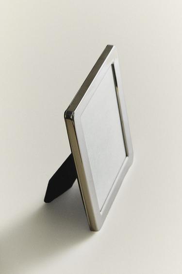 METAL PHOTO FRAME WITH ROUNDED CORNERS - Silver by Zara