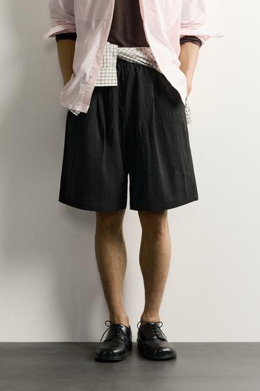 PLEATED FLUID RELAXED FIT BERMUDA SHORTS - Black by Zara